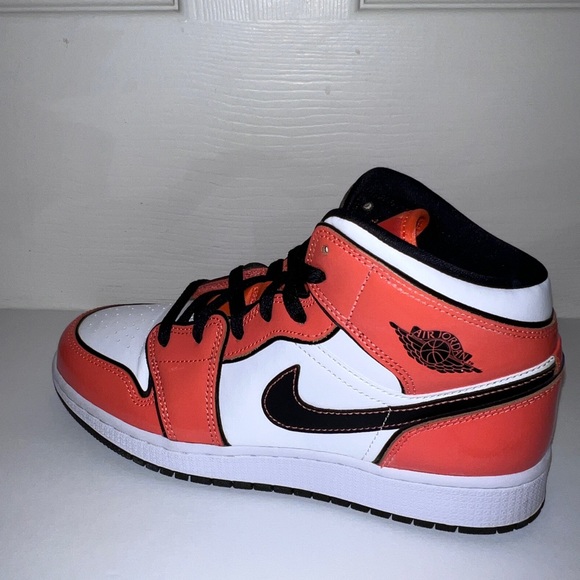 Turf Orange Air Jordan 1 Mid SE main image 9